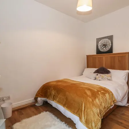 Nutkins Apartment *